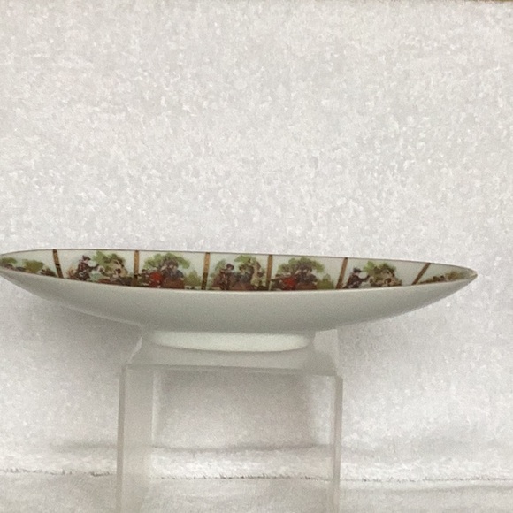 VINTAGE ROYAL VIENNA LOVE STORY COURTING COUPLE OVAL OLIVE DISH WITH GOLD ACCENT - Picture 4 of 5